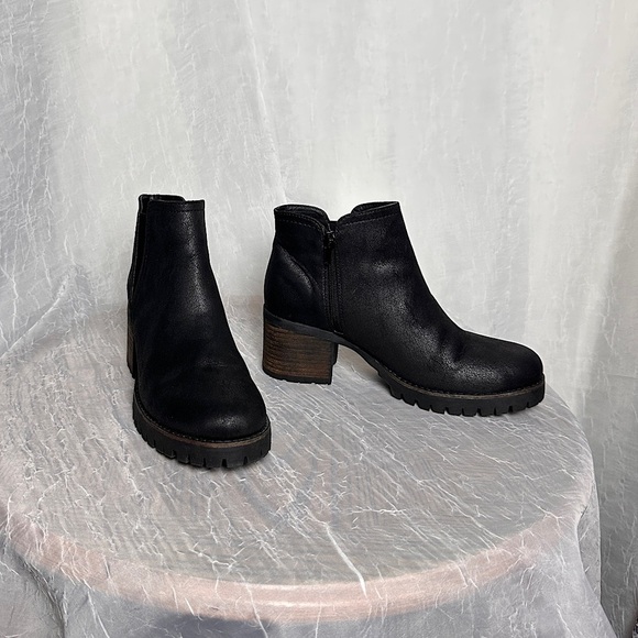 Carlos by Carlos Santana Black w/ Brown Chunky Block Heel Ankle Boots Gill - Picture 16 of 16